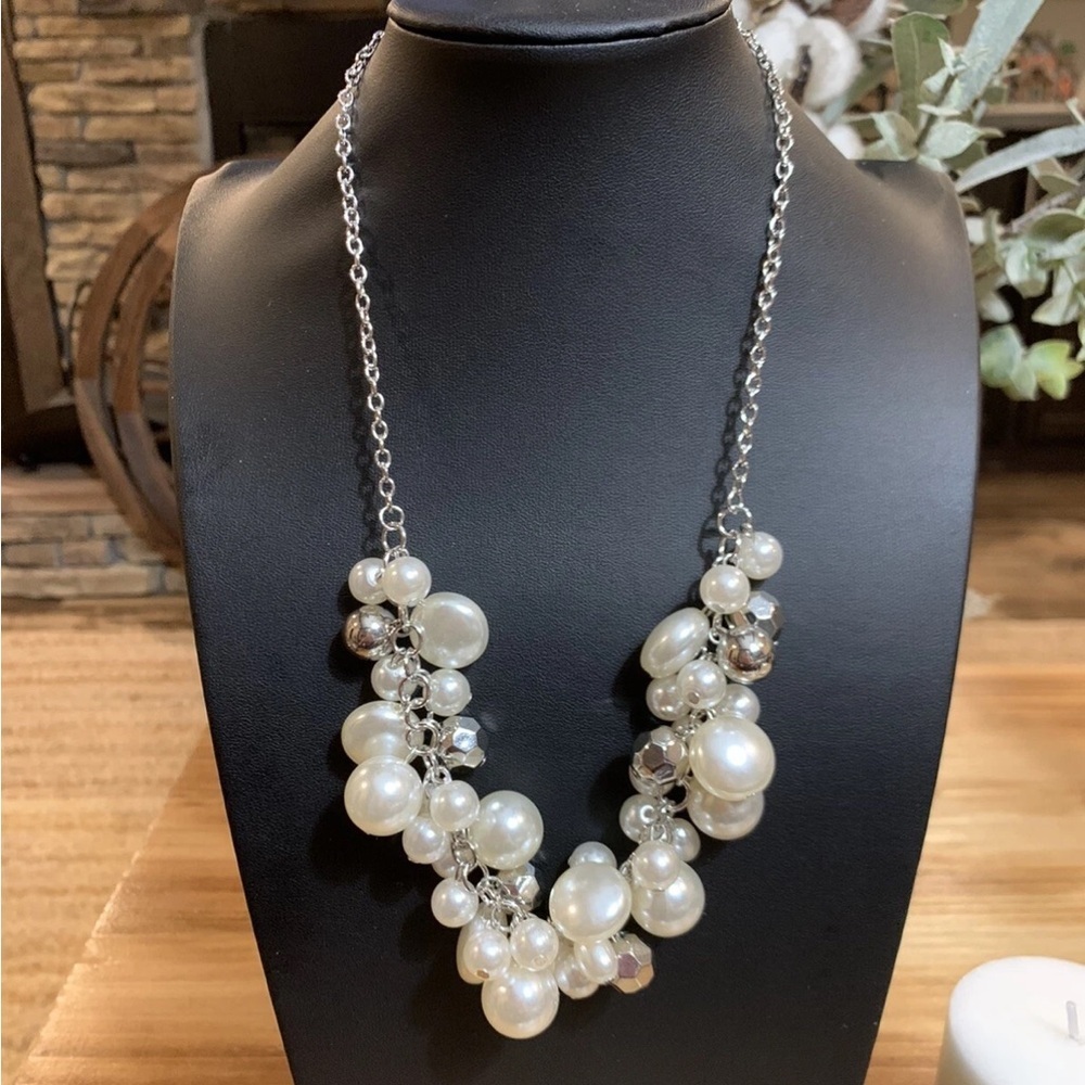 Paparazzi Necklace ~ Battle of the Bombshells White/Silver - Picture 3 of 5